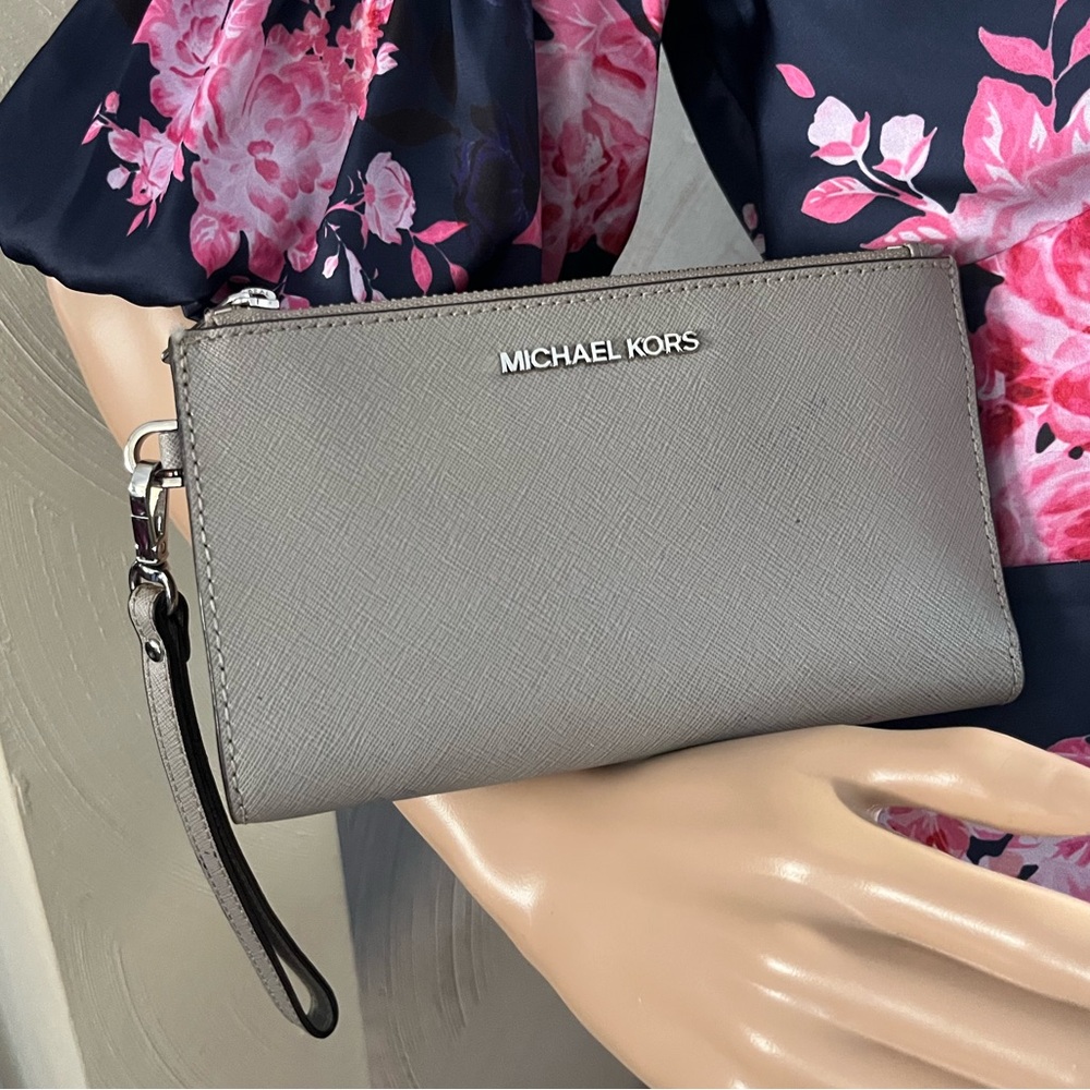 Michael Kors Cellphone Wallet